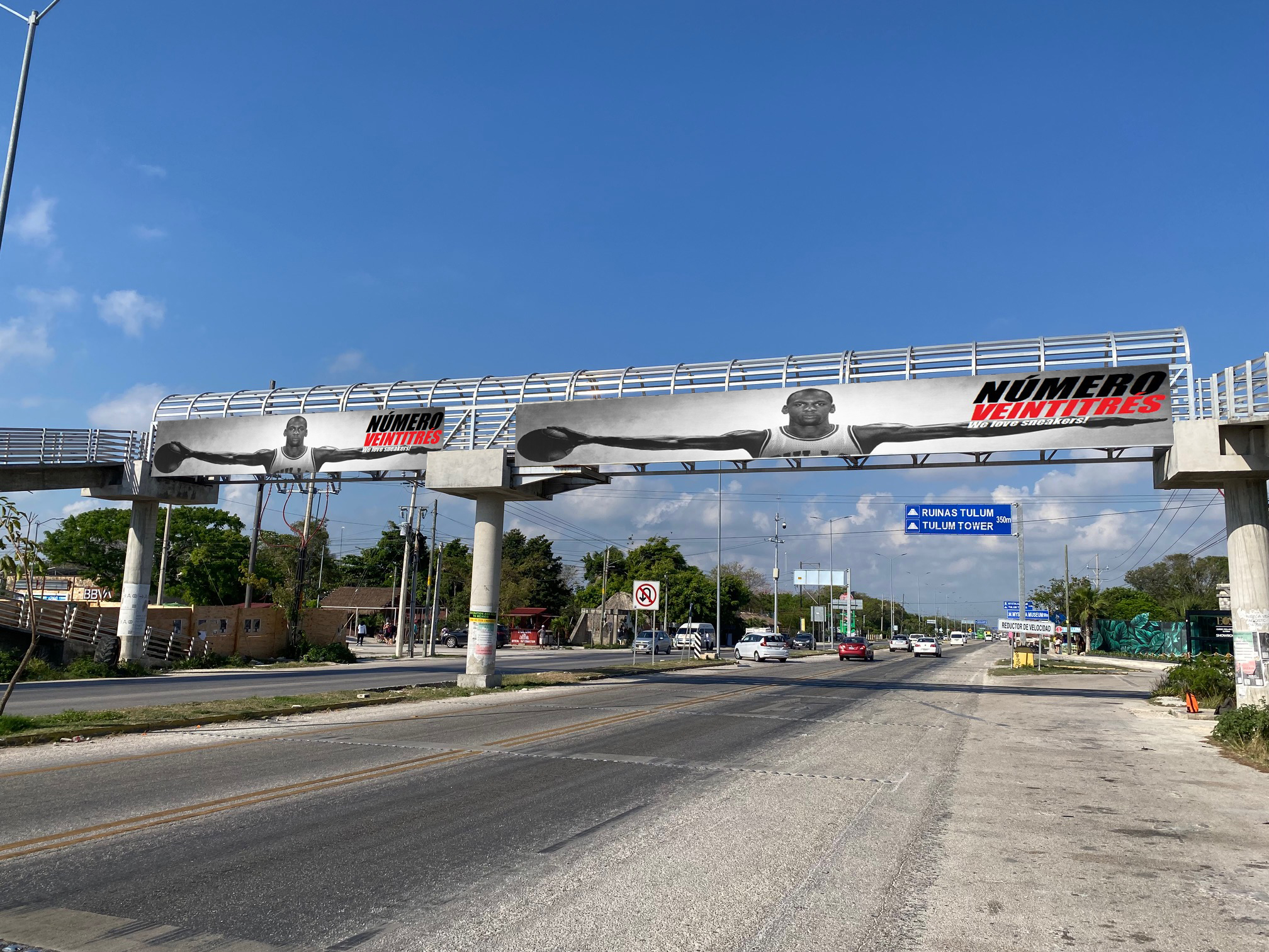 Publicidad en puente peatonal